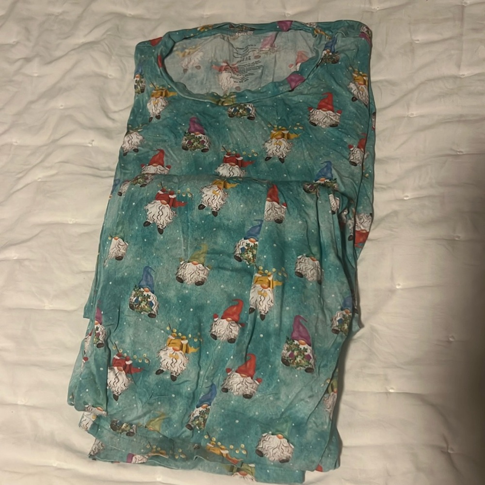Posh peanut men’s elf pajama size large